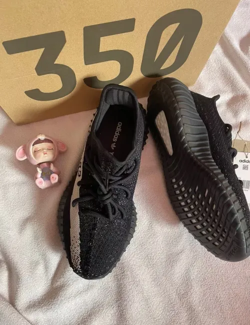 Adidas Yeezy Boost 350 V2 Core Black White (2016/2022) BY1604  review 