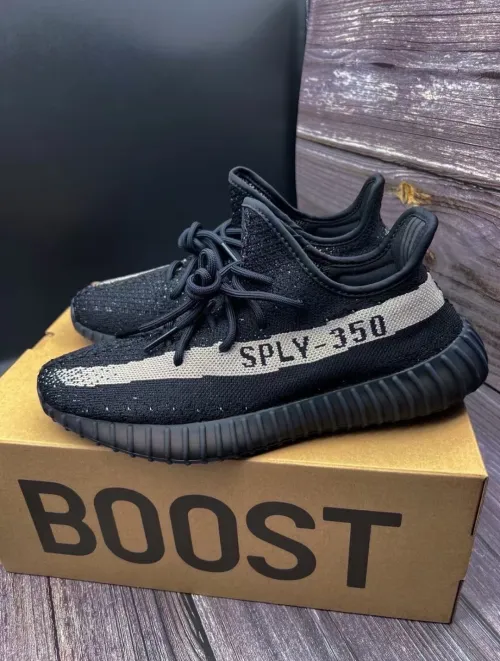 Adidas Yeezy Boost 350 V2 Core Black White (2016/2022) BY1604  review 