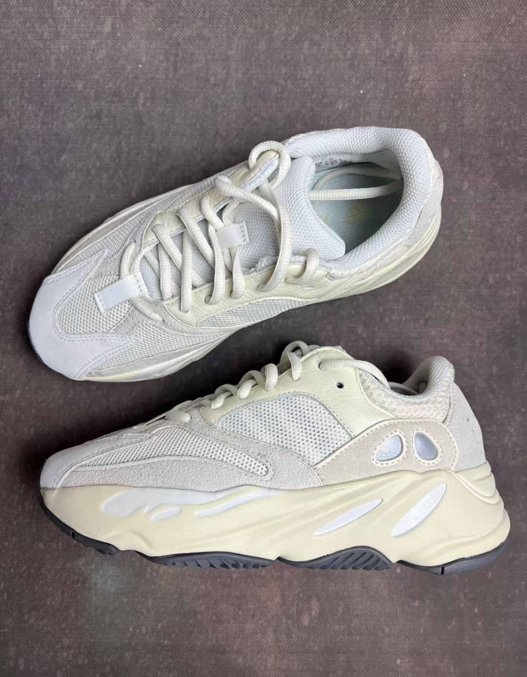 Adidas Yeezy Boost 700 Analog (2019/2023)  EG7596 review Aaron