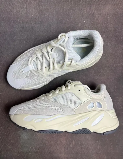 Adidas Yeezy Boost 700 Analog (2019/2023)  EG7596 review 