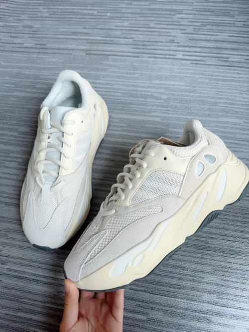 Adidas Yeezy Boost 700 Analog (2019/2023)  EG7596 review 