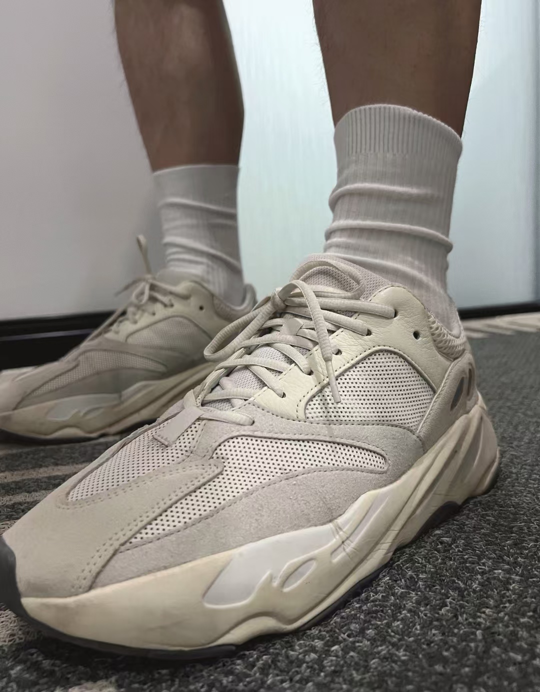 Adidas Yeezy Boost 700 Analog (2019/2023)  EG7596 review Christian