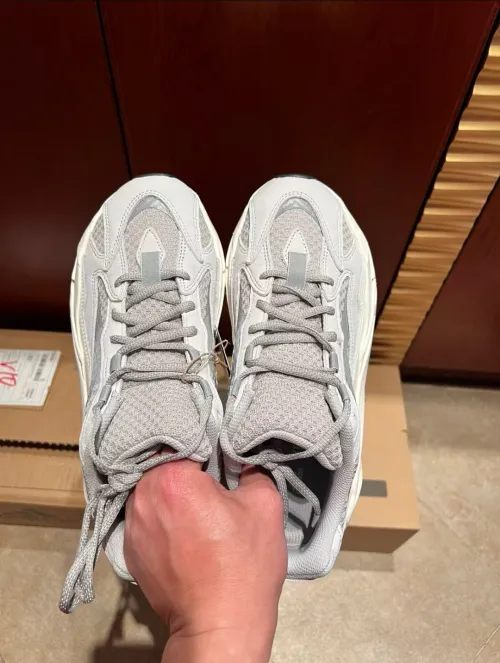 Adidas Yeezy Boost 700 V2 Static (2018/2022/2023)  EF2829 review 