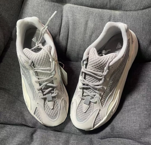 Adidas Yeezy Boost 700 V2 Static (2018/2022/2023)  EF2829 review 