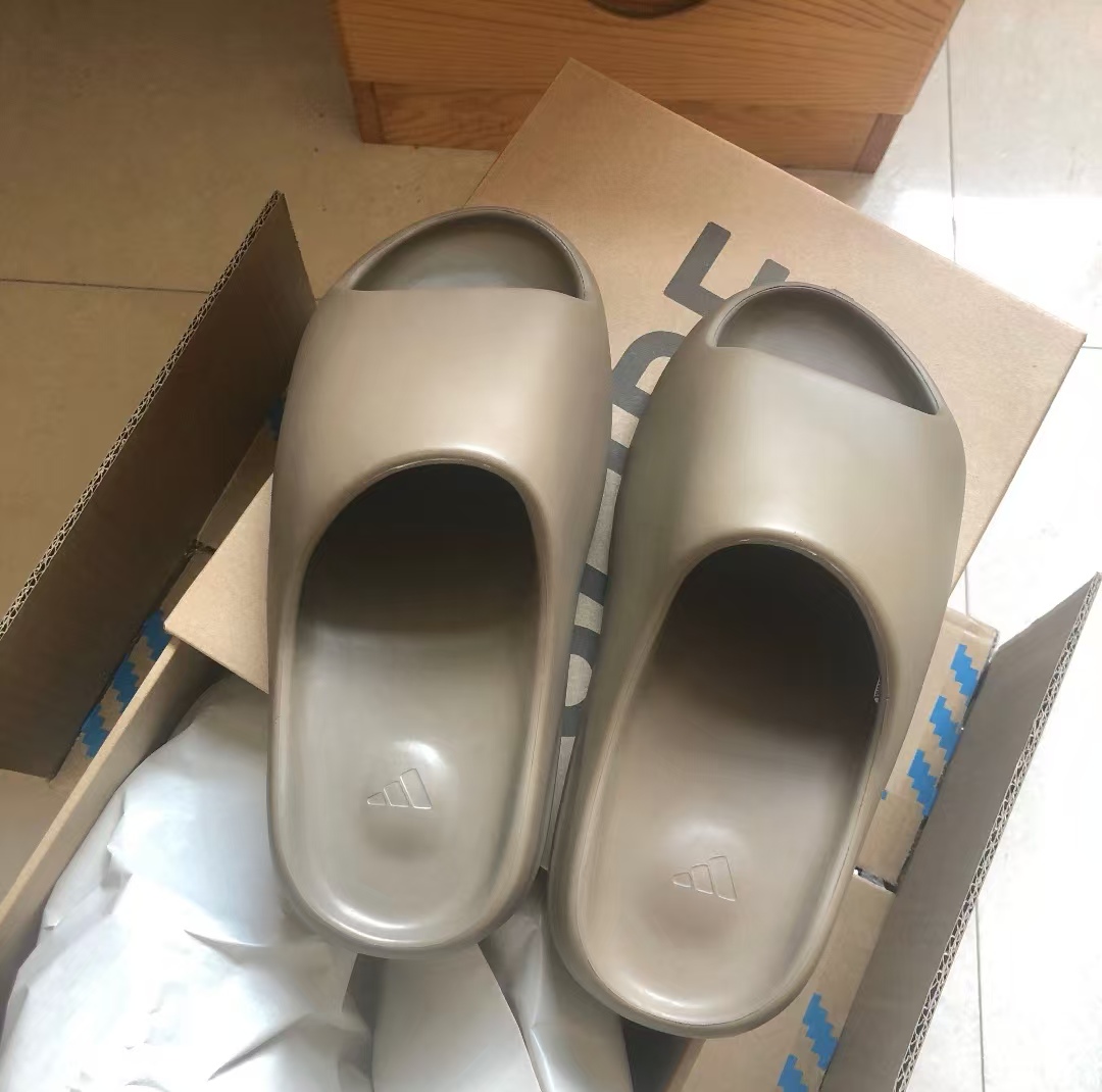 Adidas Yeezy Slide Pure (Restock Pair) GW1934 review Elisabetta