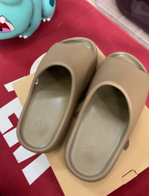 Adidas Yeezy Slide Pure (Restock Pair) GW1934 review 
