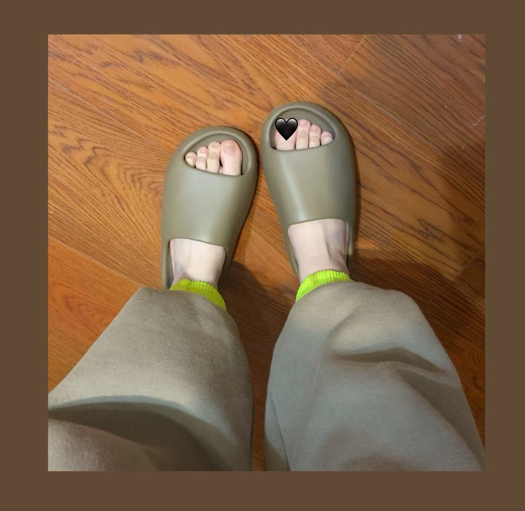 Adidas Yeezy Slide Pure (Restock Pair) GW1934 review Emery