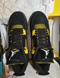 Air Jordan 4 Retro Thunder (2023) DH6927-017 review Noah Mia