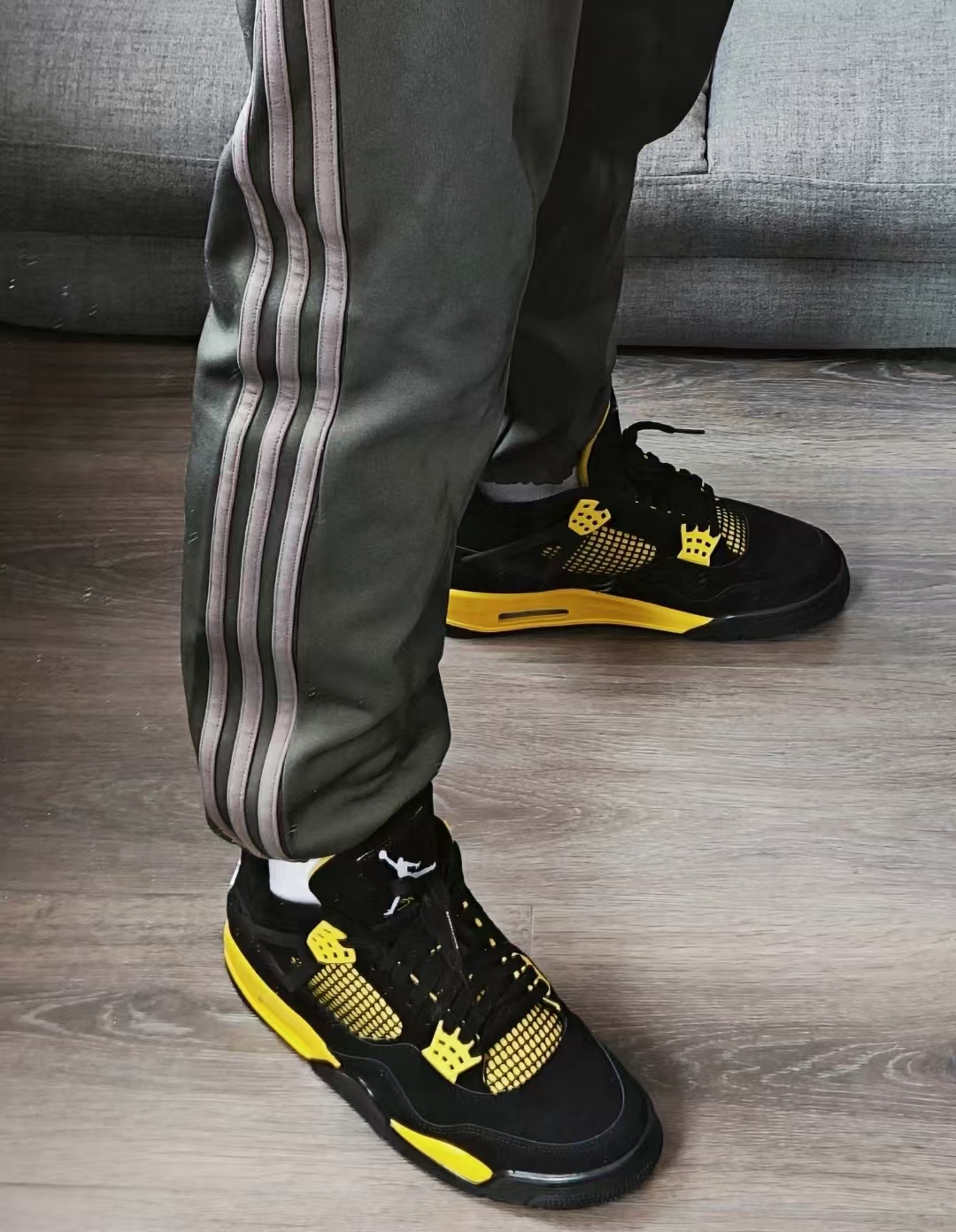 Air Jordan 4 Retro Thunder (2023) DH6927-017 review Benjamin Amelia