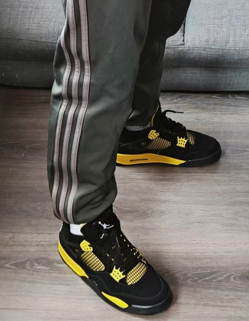 Air Jordan 4 Retro Thunder (2023) DH6927-017 review 