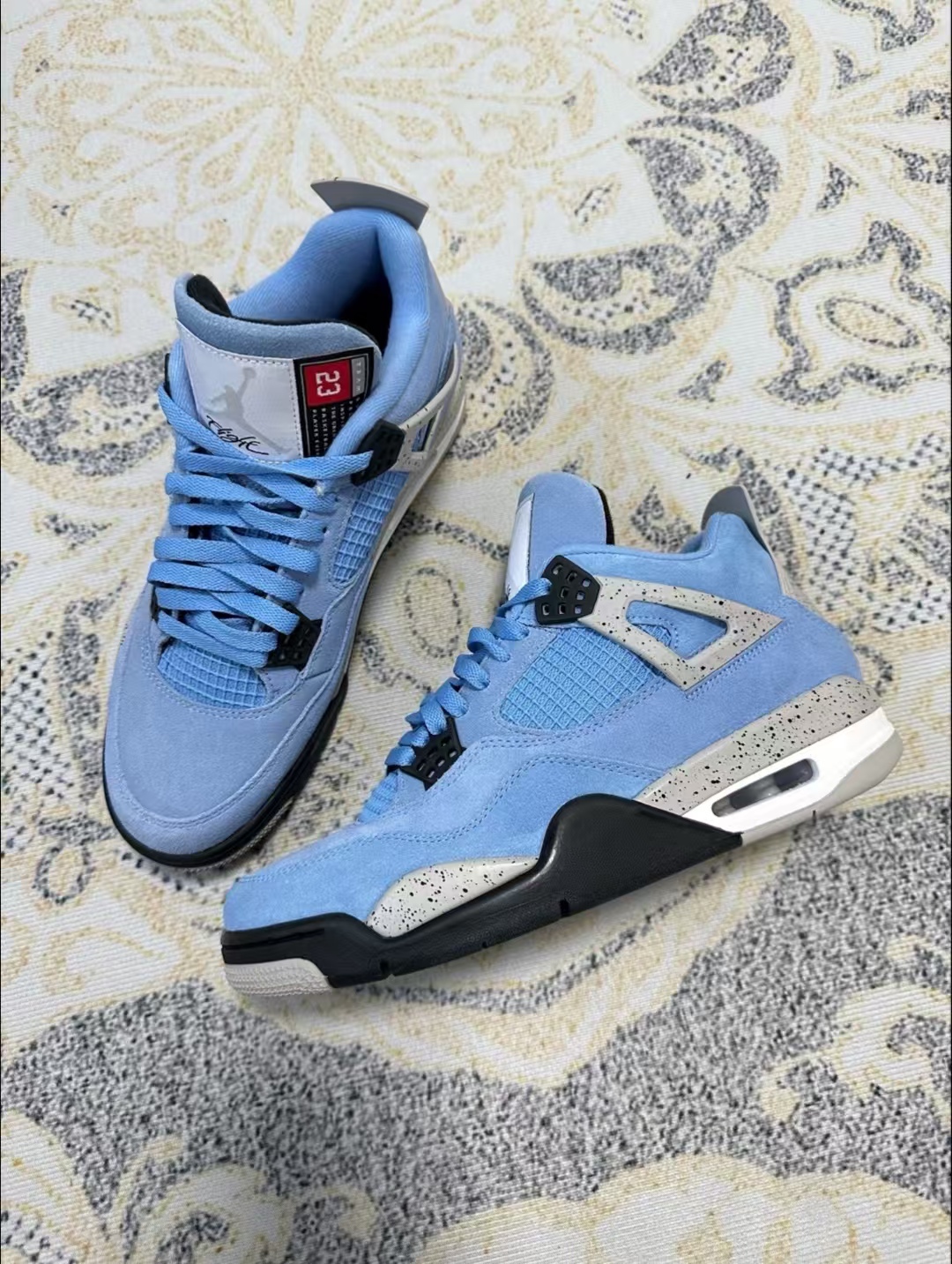 Air Jordan 4 Retro University Blue  CT8527-400 review Angus Molly