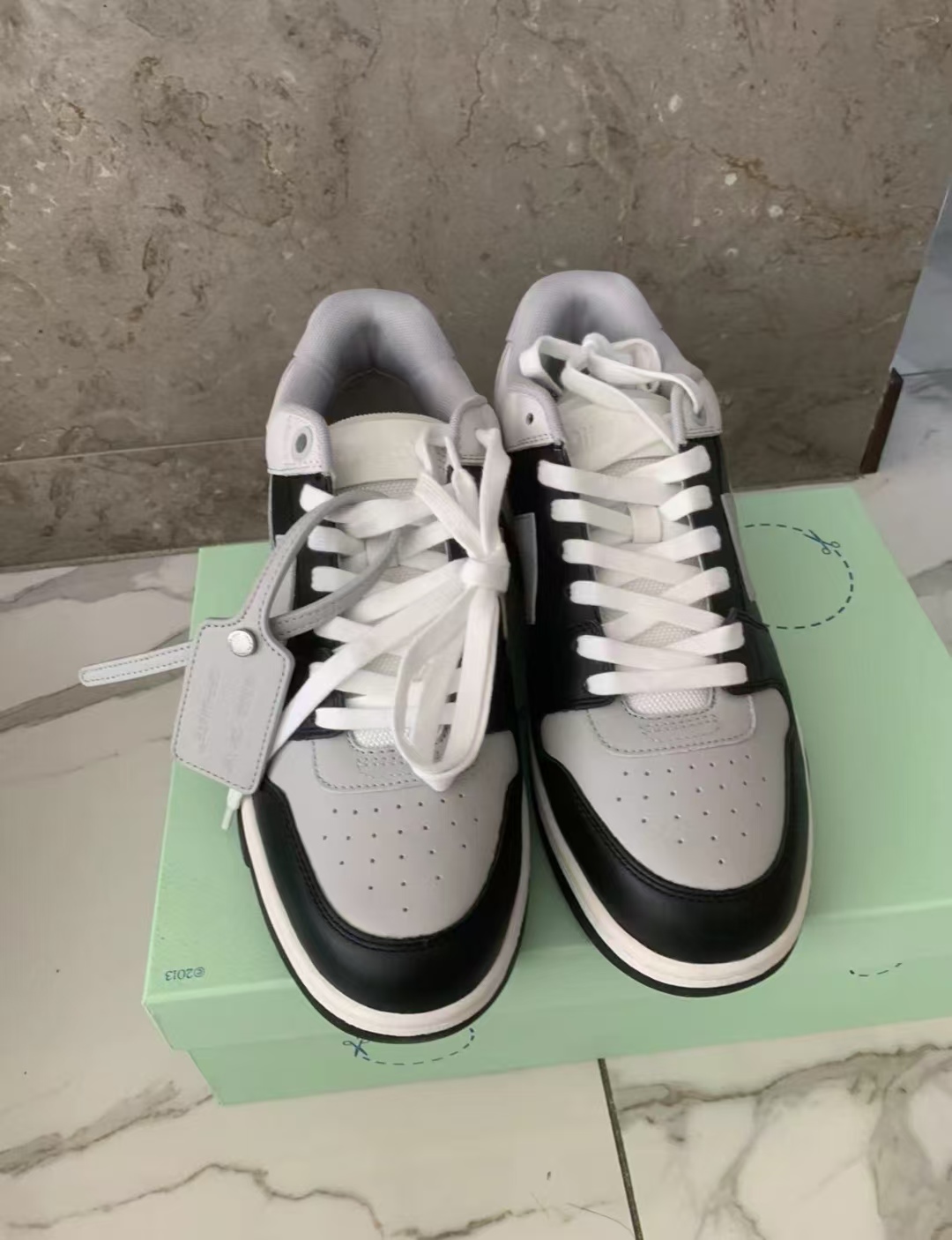 OFF-WHITE Out Of Black And White Gray  OMIA189F 22LEA001 0709  review Peter Katie
