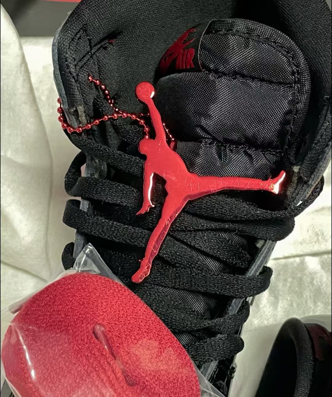 Air Jordan 1 Retro High OG Patent Bred 555088-063 review Laraine 01