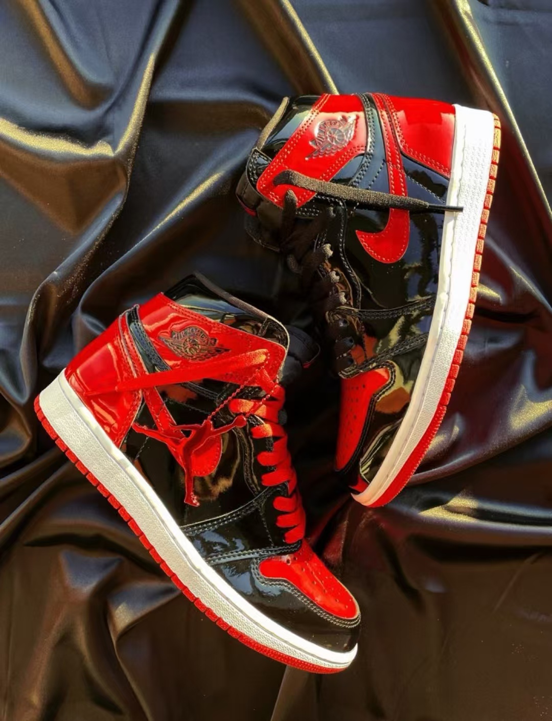 Air Jordan 1 Retro High OG Patent Bred 555088-063 review Mica 01