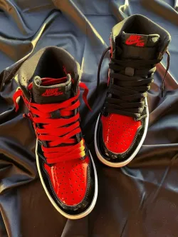 Air Jordan 1 Retro High OG Patent Bred 555088-063 review Mica 01