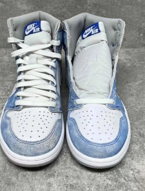 Air Jordan 1 Retro High Hyper Royal Smoke Grey 555088-402 review 