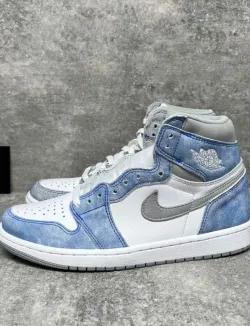 Air Jordan 1 Retro High Hyper Royal Smoke Grey 555088-402 review Raffaella 02