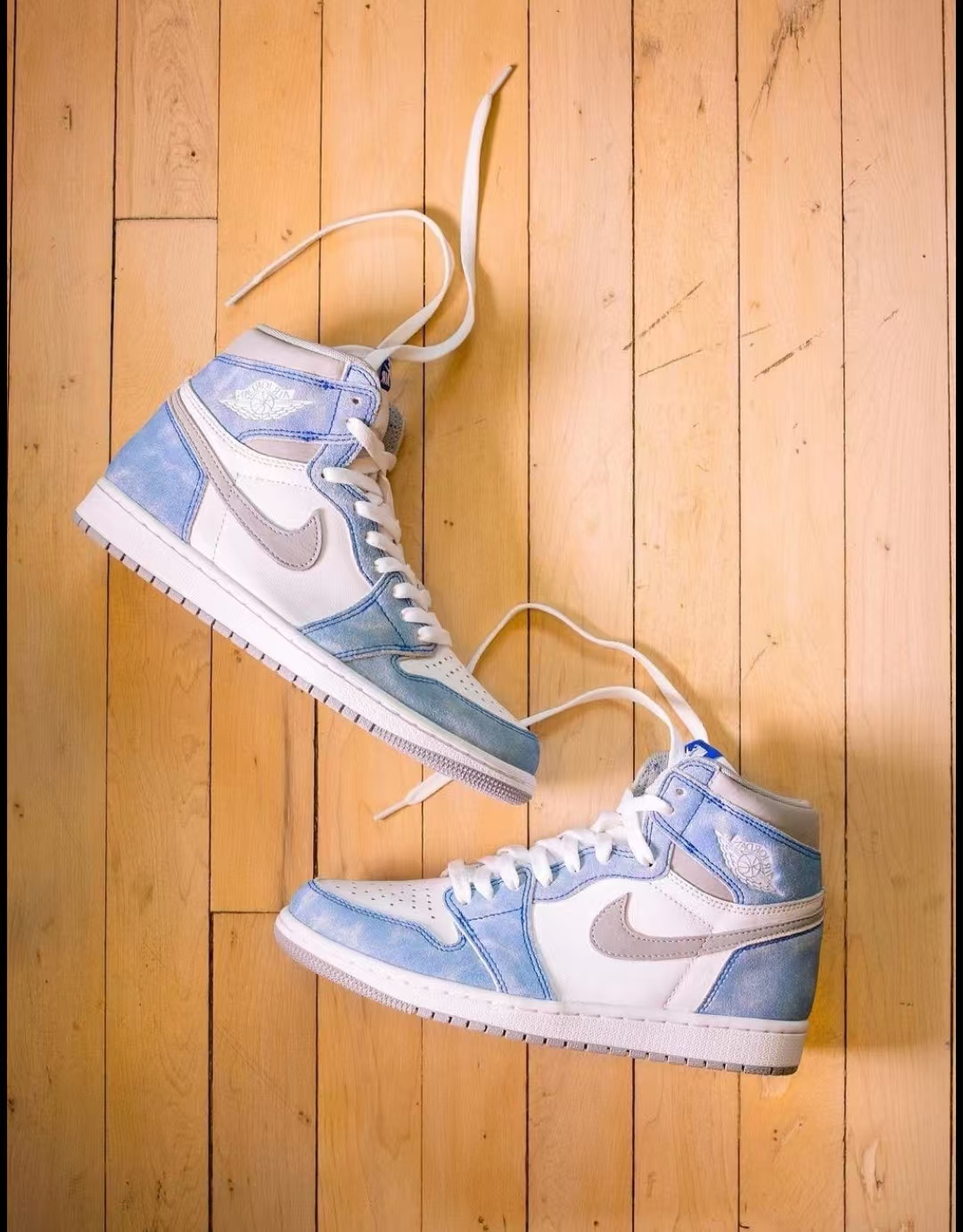 Air Jordan 1 Retro High Hyper Royal Smoke Grey 555088-402 review Indira