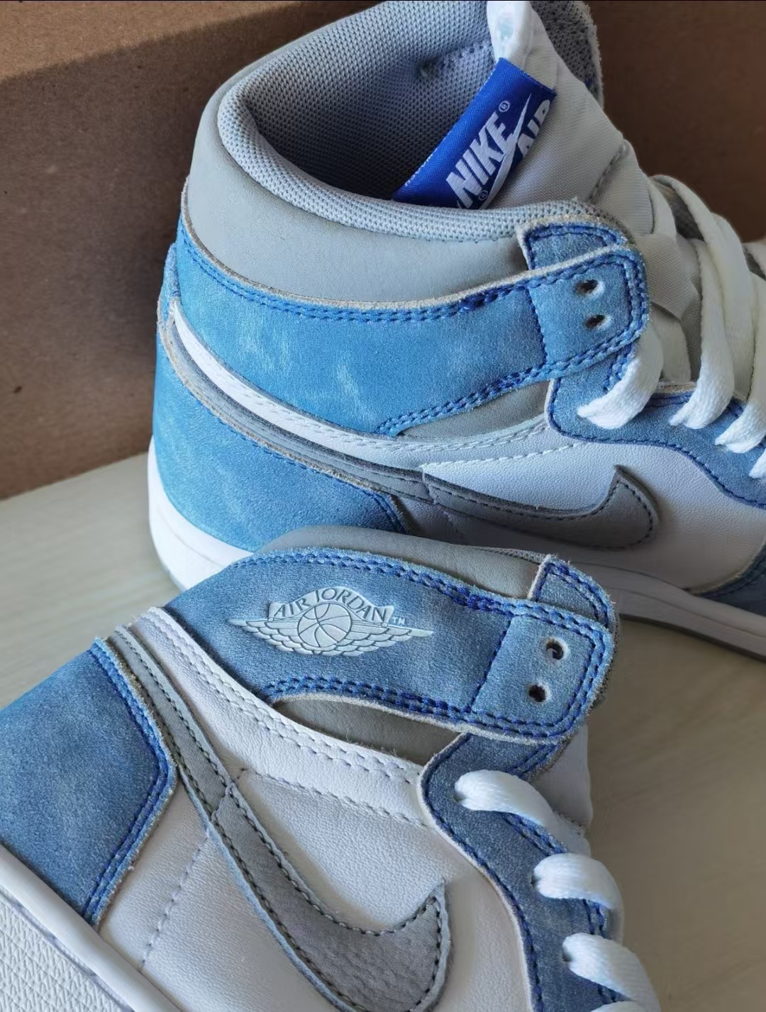 Air Jordan 1 Retro High Hyper Royal Smoke Grey 555088-402 review Izefia