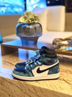 Air Jordan 1 Retro High Tie Dye (Women's) CD0461-100 review Anne 01