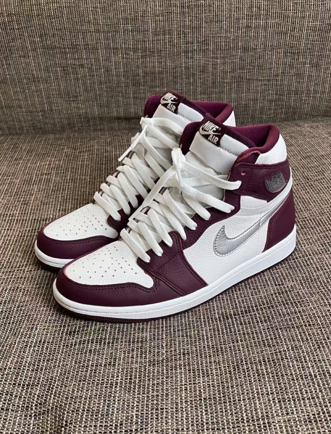 Air Jordan 1 High OG Bordeaux  555088-611 review LEO KEIRA