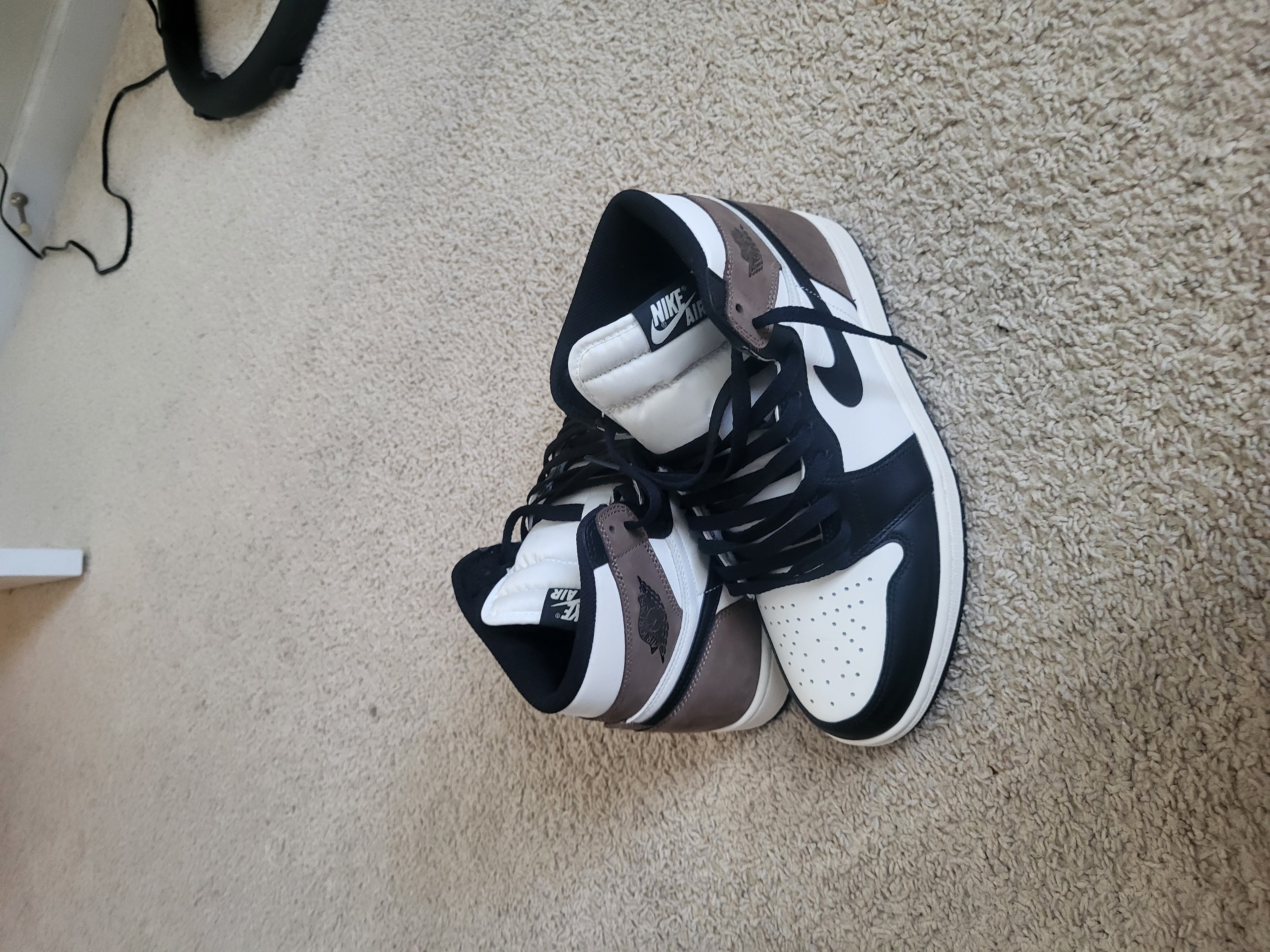Air Jordan 1 Retro High Dark Mocha  555088-105 review L*** 01