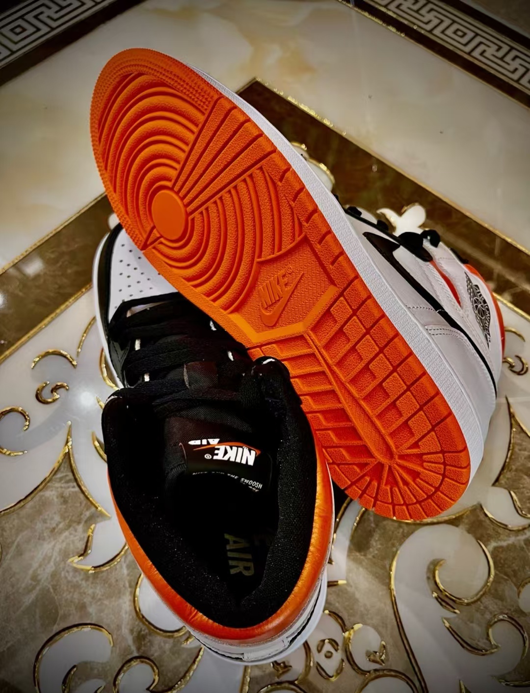 Air Jordan 1 Retro High Electro Orange 555088-180  review David 02