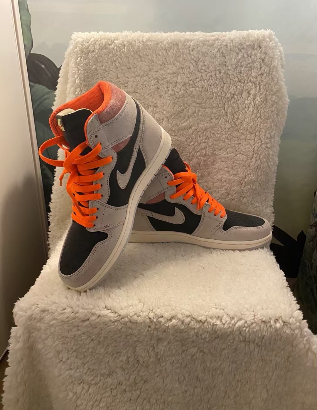 Air Jordan 1 Retro High Neutral Grey Hyper Crimson 555088-018 review willis 01