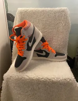 Air Jordan 1 Retro High Neutral Grey Hyper Crimson 555088-018 review willis 02