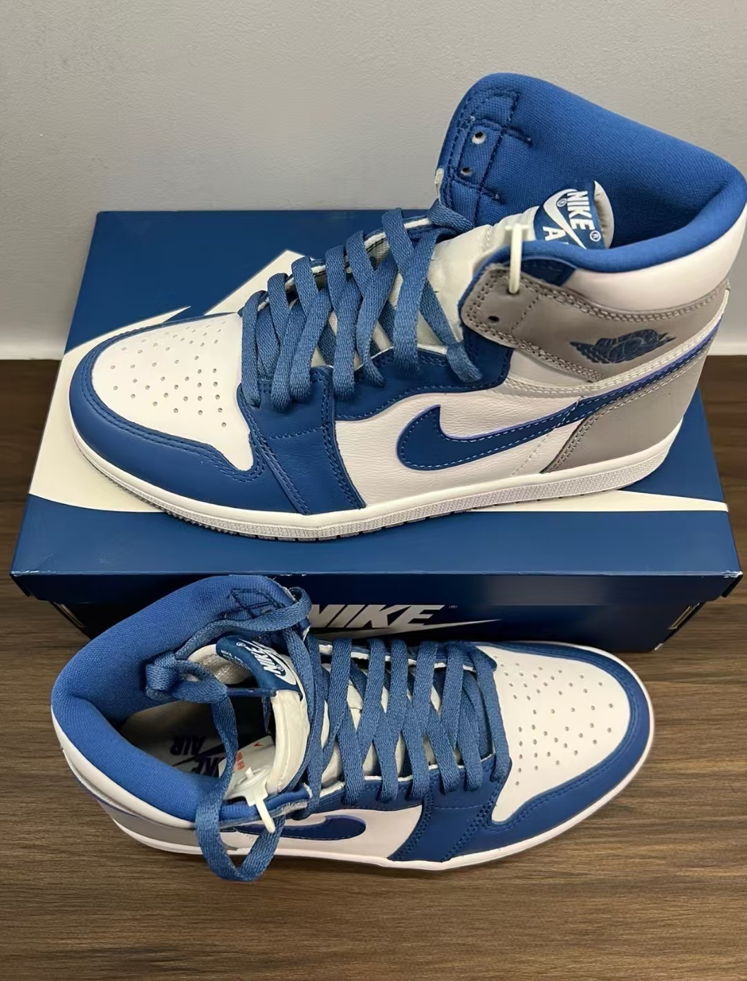 Air Jordan 1 Retro High OG True Blue DZ5485-410 review whitehead 01