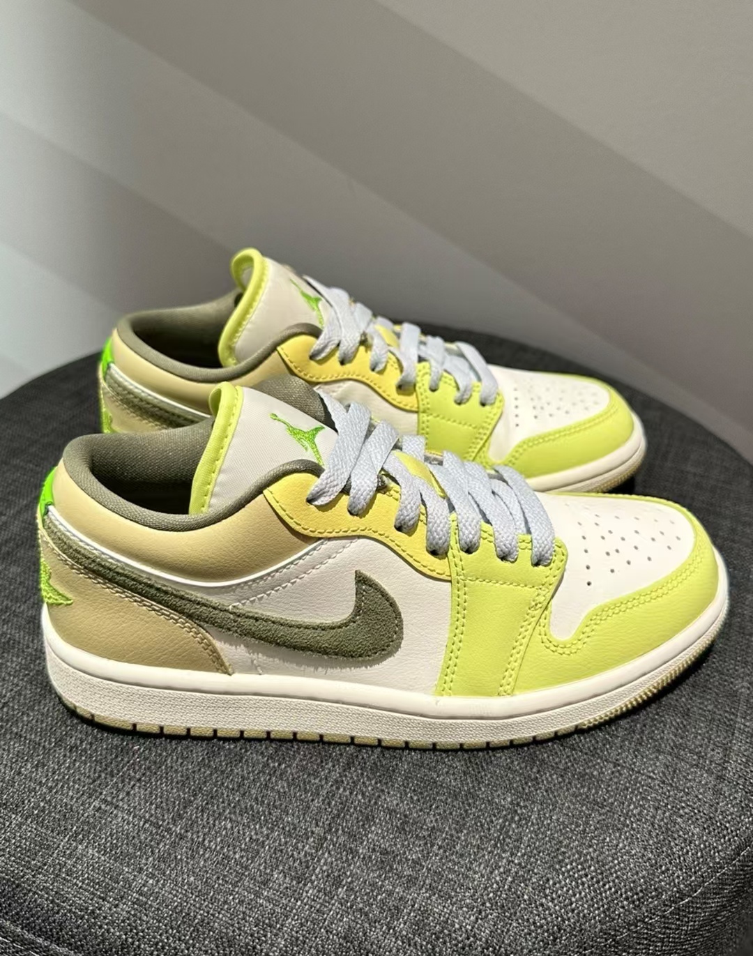 Air Jordan 1 Low Sail White Oil Green (Women's)  FD9906-131  review Wayne 00