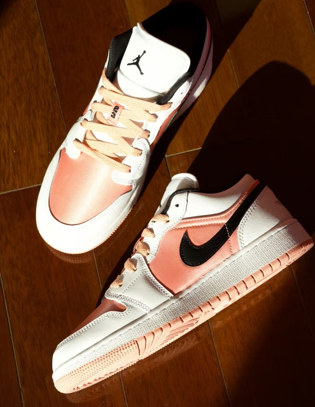 Air Jordan 1 Low White Light Madder Root (GS) DM8960-801  review Cameron Avery 00