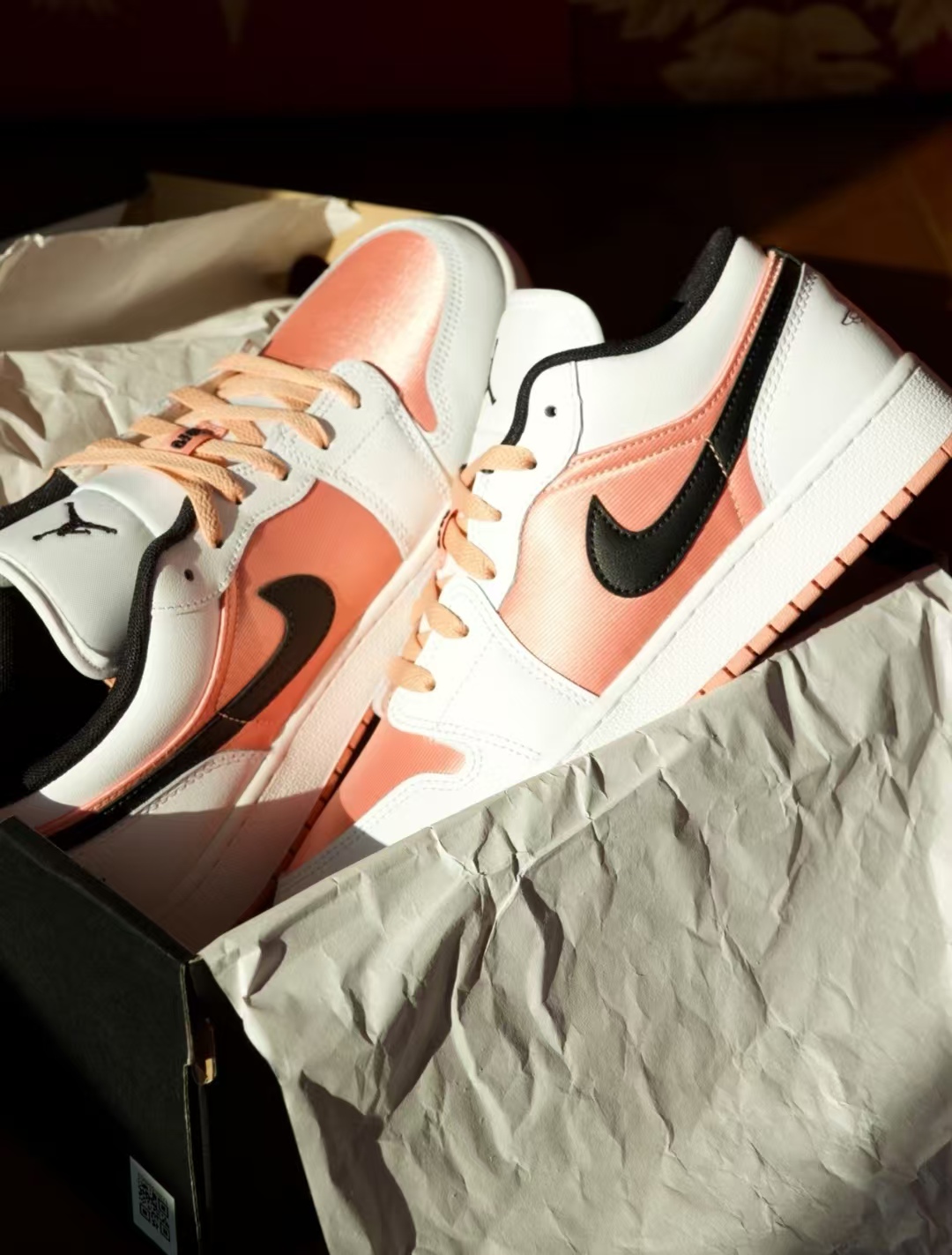 Air Jordan 1 Low White Light Madder Root (GS) DM8960-801  review Cameron Avery 01