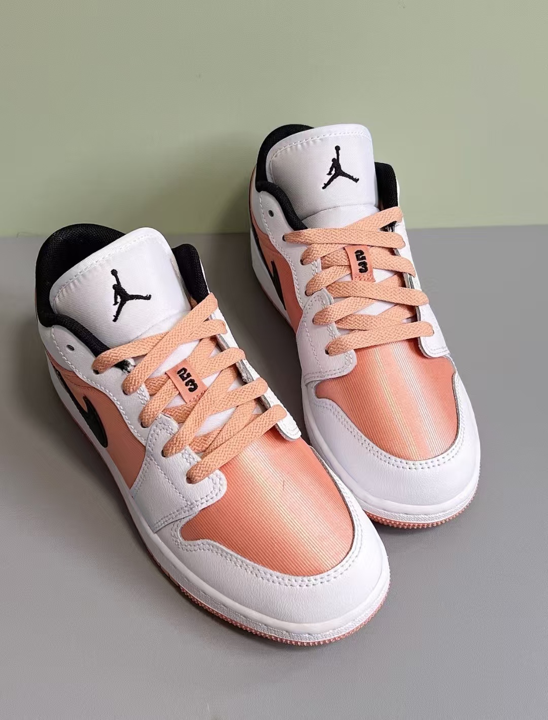 Air Jordan 1 Low White Light Madder Root (GS) DM8960-801  review Aaron Maya