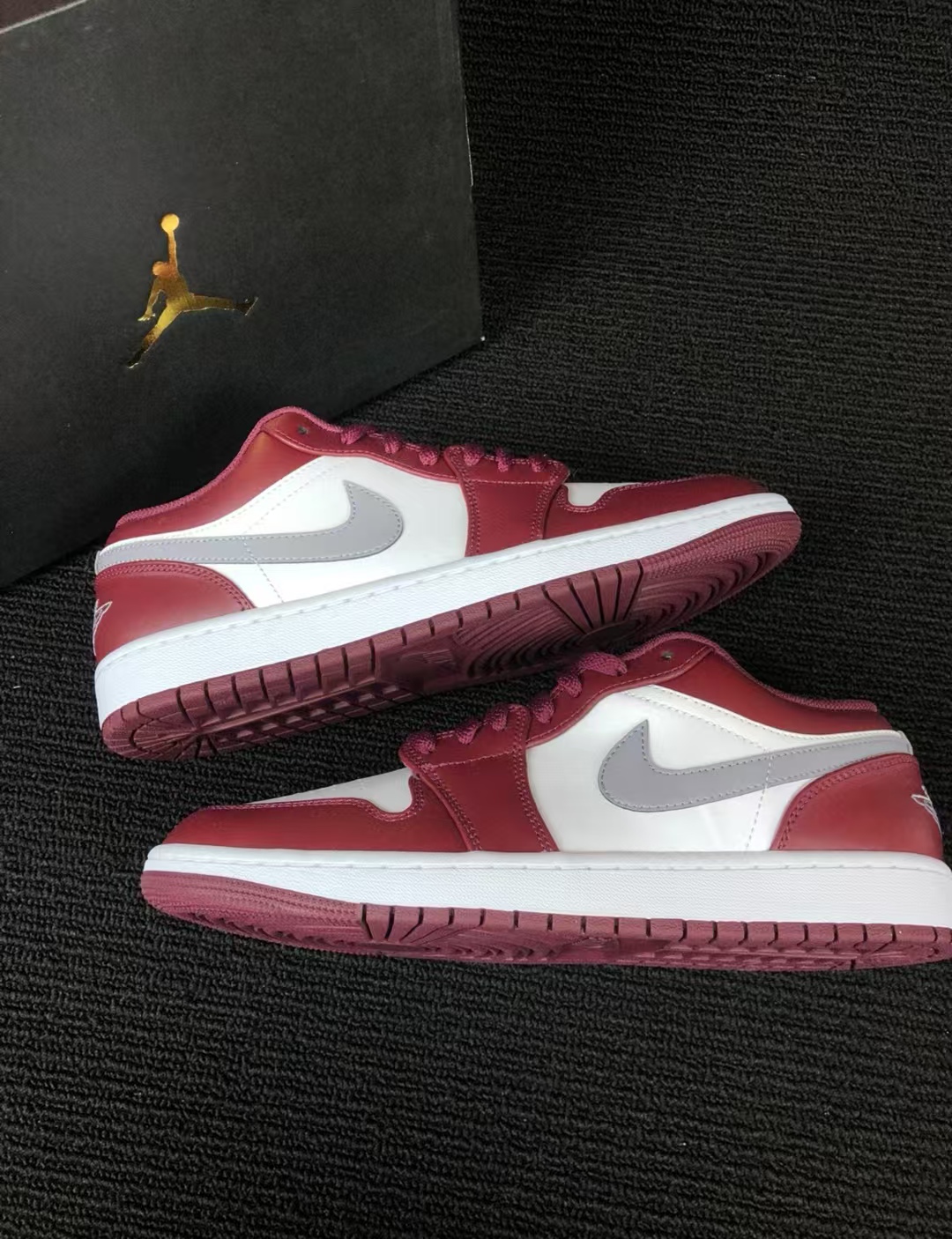 Air Jordan 1 Low White Bordeaux 553558-615 review Blake Jordan 00
