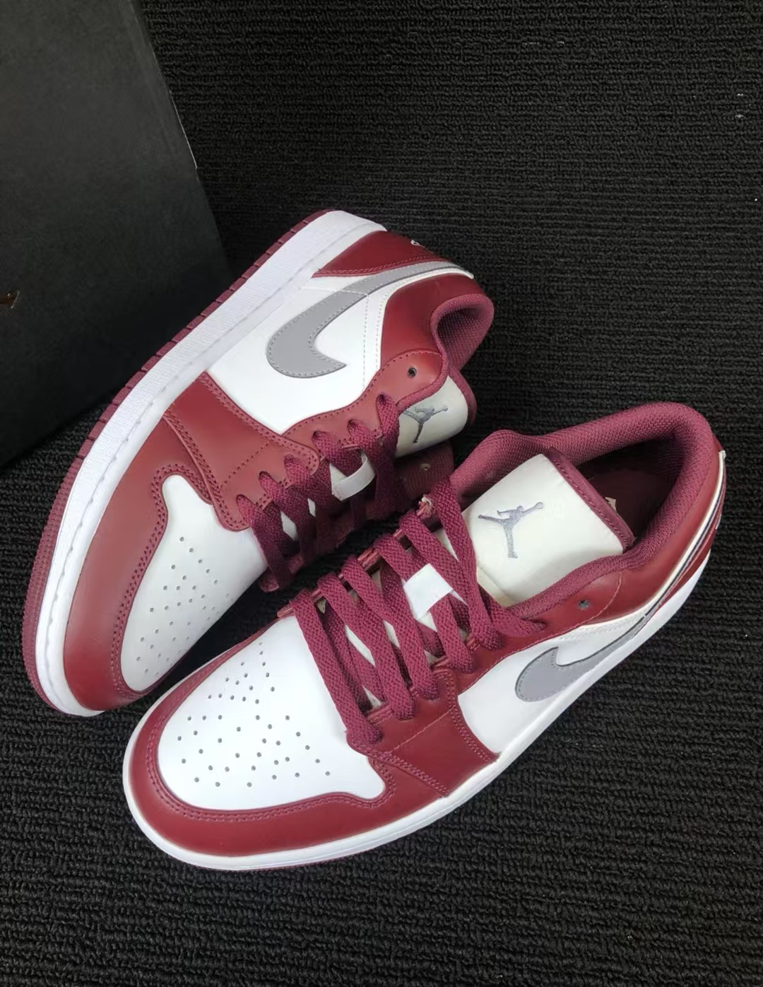 Air Jordan 1 Low White Bordeaux 553558-615 review Blake Jordan 01