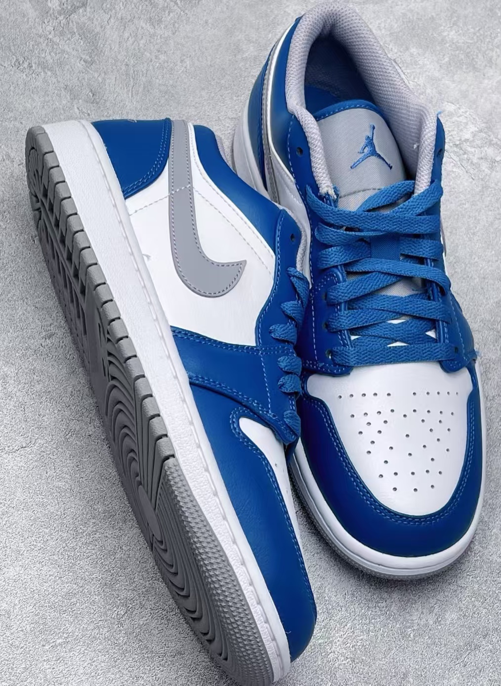Air Jordan 1 Low True Blue 553558-412  review Ricardo 02