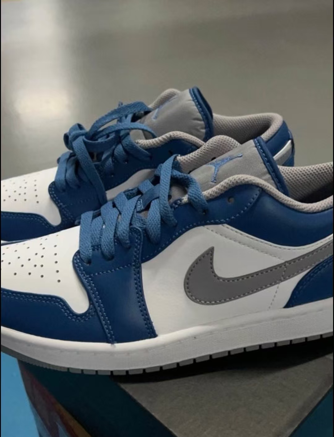 Air Jordan 1 Low True Blue 553558-412  review Raúl 01