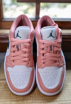 Air Jordan 1 Low Light Madder Root (Women's)  DC0774-800 review Ines 01