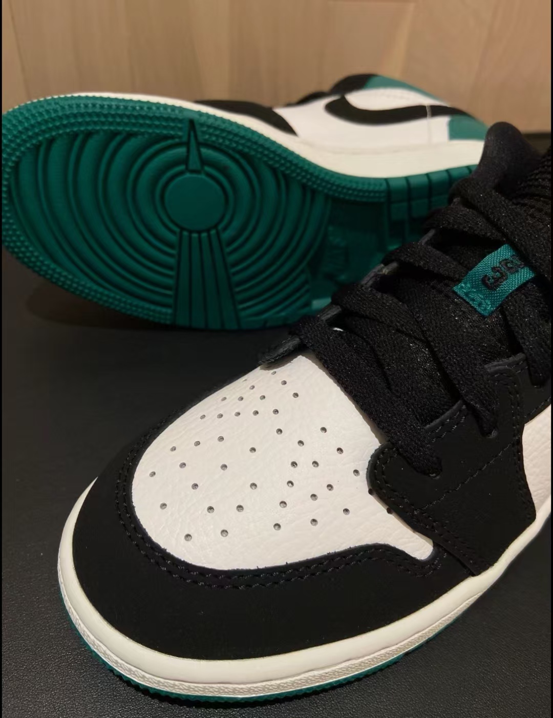 Air Jordan 1 Low White Black Mystic Green 553558-113  review Santo 02