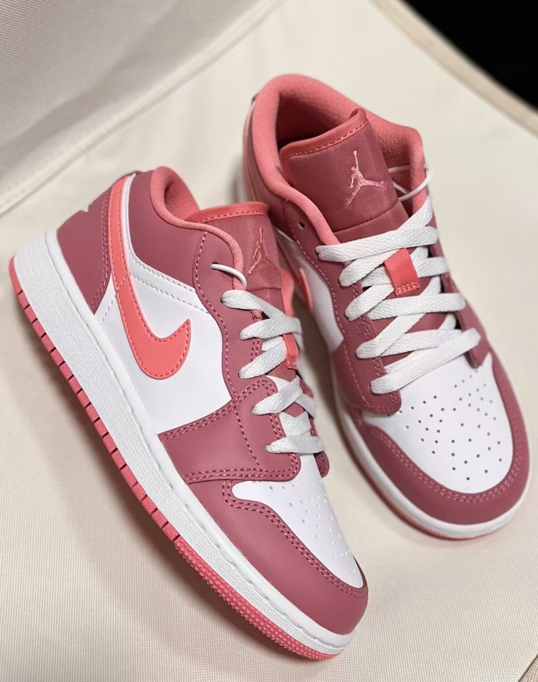  Air Jordan 1 Low Pink White 553560-616 review Humberto 01