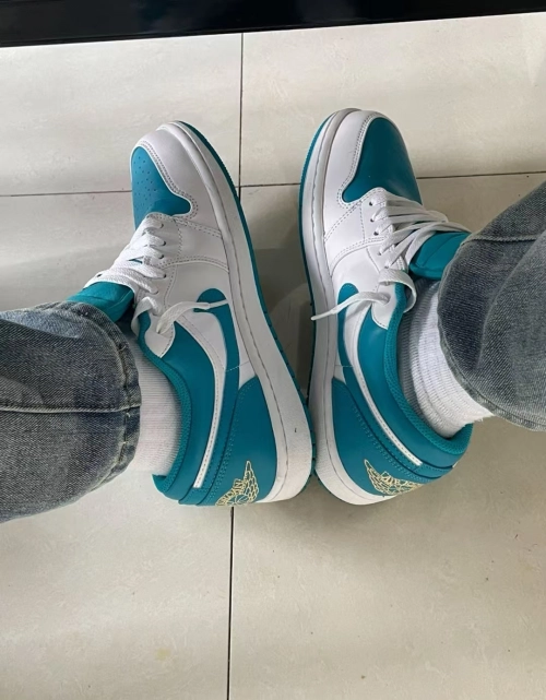 Air Jordan 1 Low Aquatone  553558-174 review 