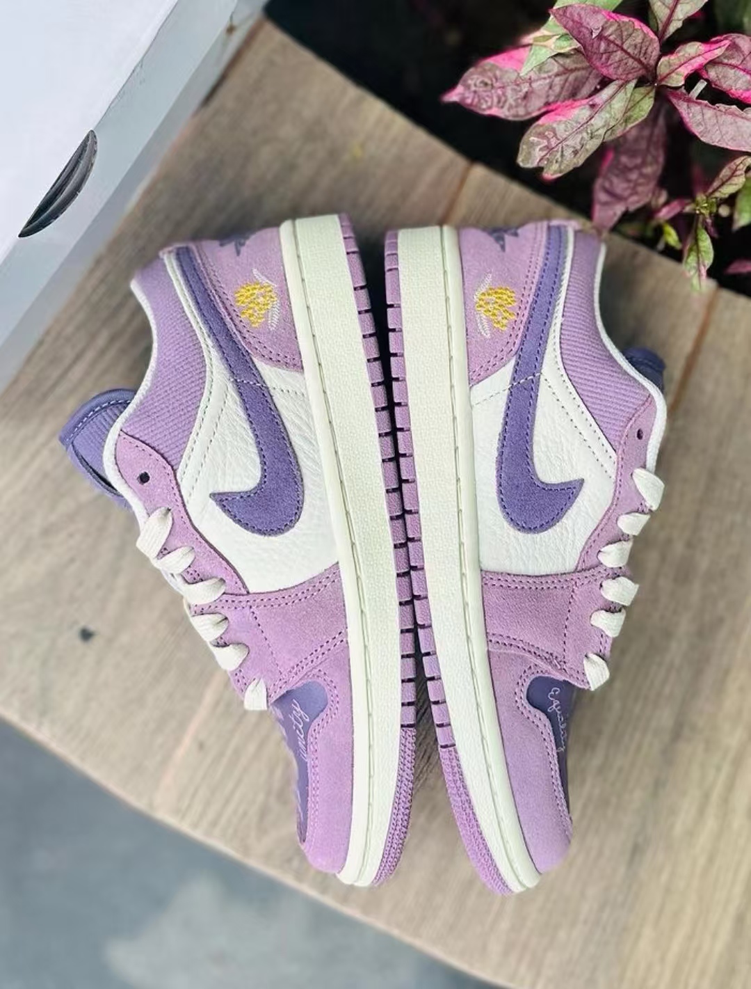 Air Jordan 1 Low Unity (Women's)   DR8057-500  review Urbano 00