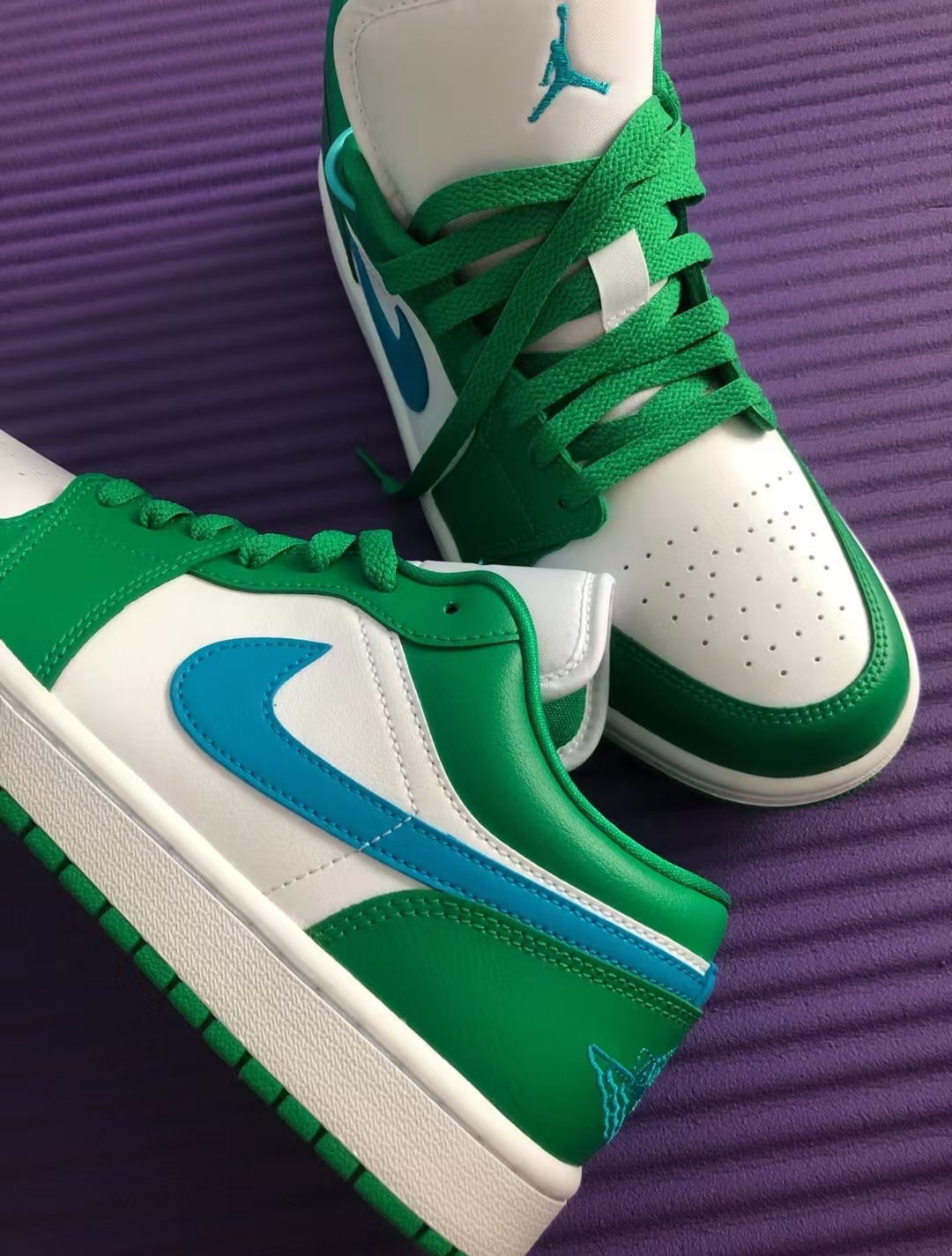 Air Jordan 1 Low Lucky Green Aquatone (Women's) DC0774-304 review Juana 01