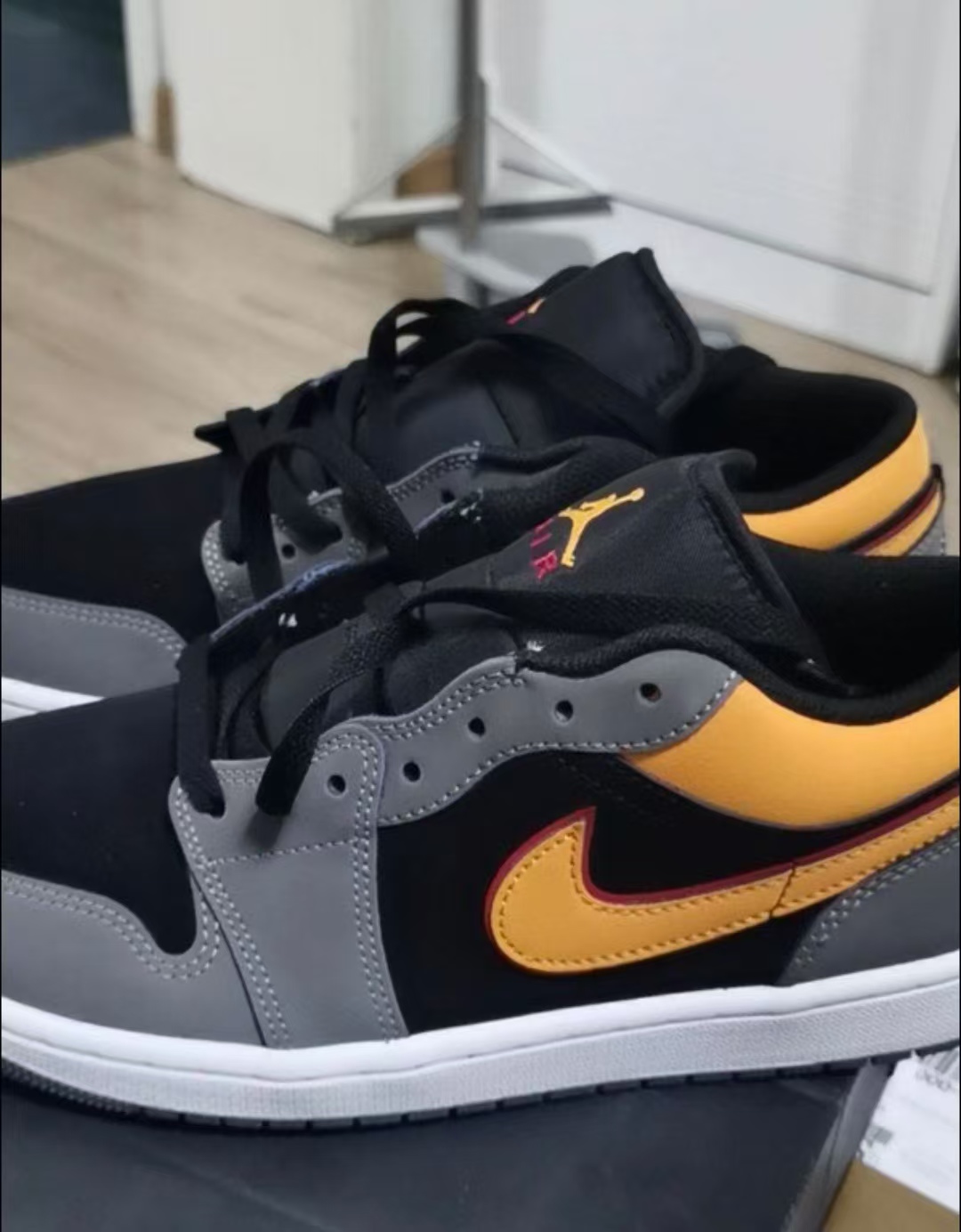 Air Jordan 1 Low SE Light Graphite Vivid Orange FB7308-008 review Emily 00