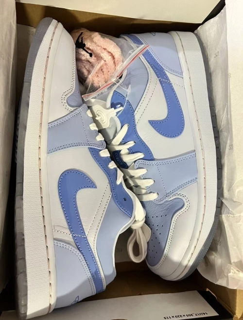 Air Jordan 1 Low SE Mighty Swooshers DM5442-040 review 