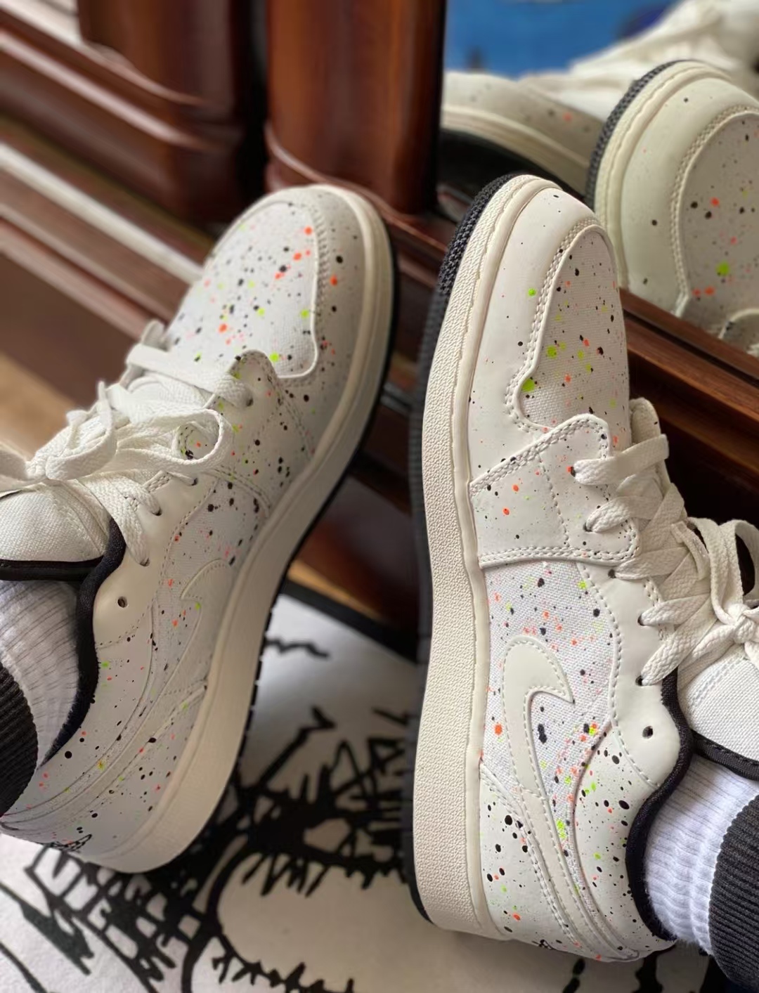 Air Jordan 1 Low SE Paint Splatter (GS) DH3295-100 review James