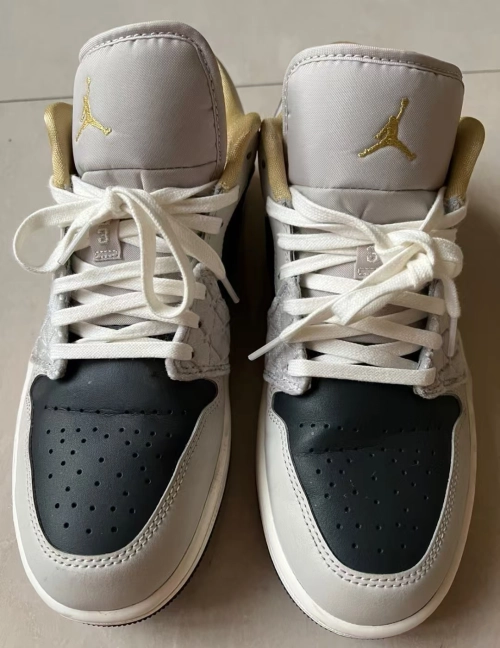 Air Jordan 1 Low Beaded Swoosh DV1762-001 review 