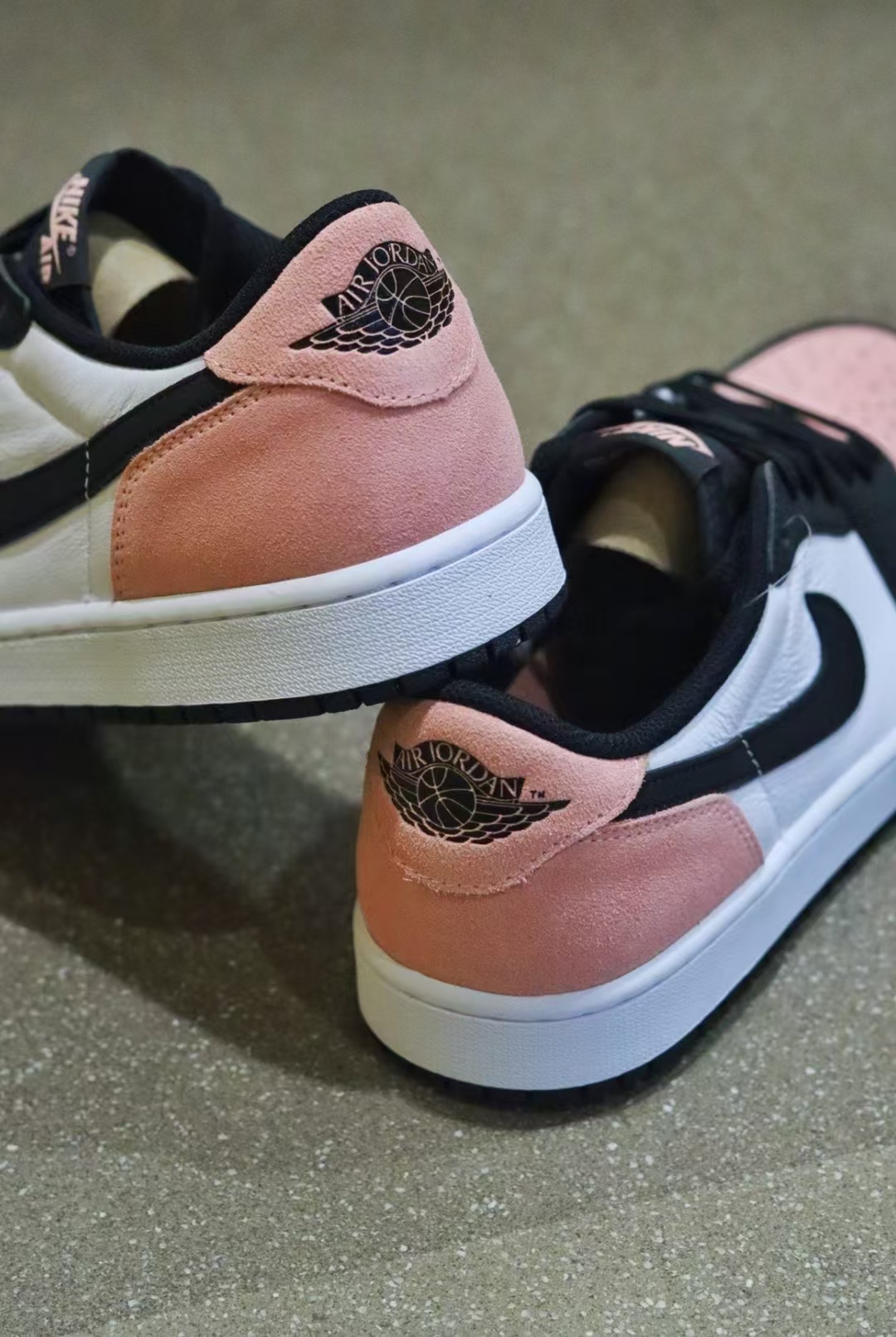 Air Jordan 1 Low OG Bleached Coral CZ0790-061 review Farida 01
