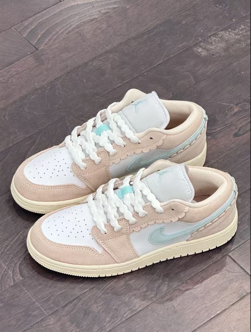 Air Jordan 1 Low SE Scalloped Edge Guava Ice (GS)  DZ5356-800 review Thana 00